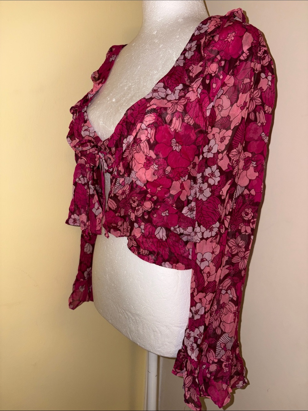 Urban Outfitters Raspberry Floral Tie-Front Cropped Top - Picture 3 of 6